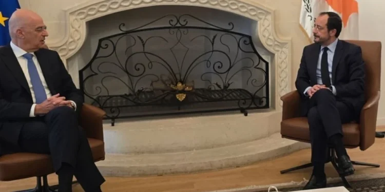 Yunanistan Savunma Bakanı: Her türlü yardıma hazırız