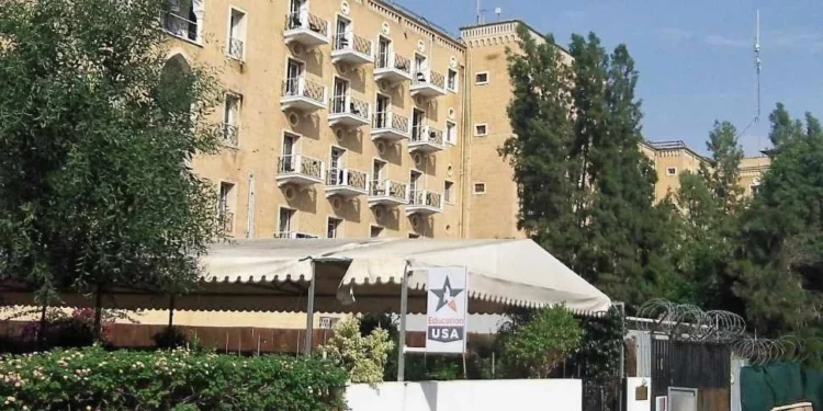 İngiliz üsleri nedeniyle güvenlik riskine dikkat çekildi