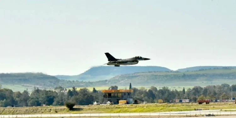 Türkiye’nin KKTC’ye gönderdiği F-16’lar Ercan’a ulaştı