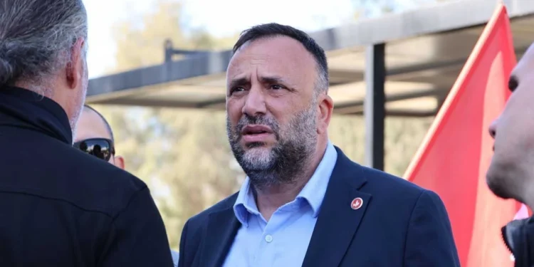 Hükümet Halkla Güvenlik Güçlerini Karşı Karşıya Getiriyor