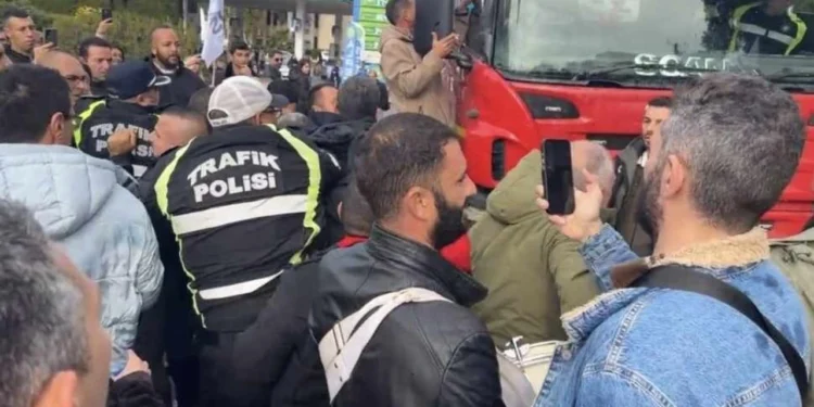 Son barikat aşıldı, eylemciler Meclis kapısına dayandı!