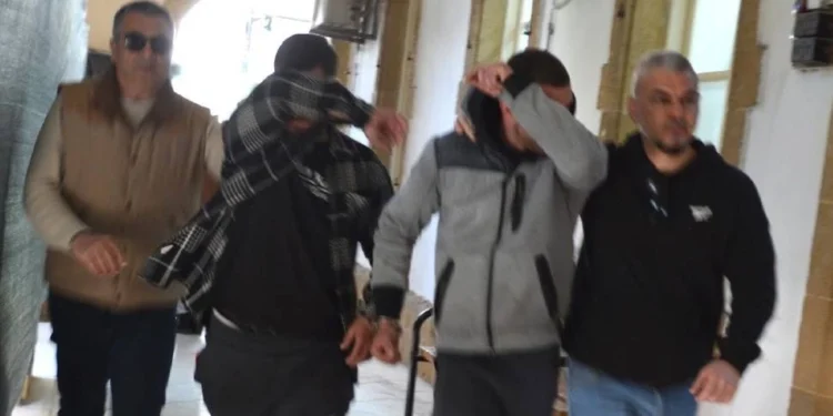 4 kg uyuşturucuyla yakalanan 2 kişi, 2 gün tutuklu kalacak