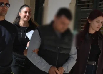 Evliliği ertelemek isteyen kız arkadaşının kaburgalarını kırdı