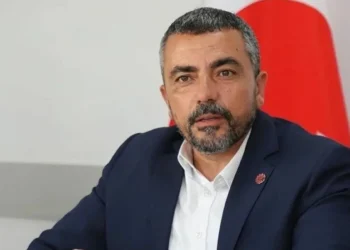 Berova başka, Hasipoğlu başka konuşuyor; Önce bir aralarında anlaşsınlar