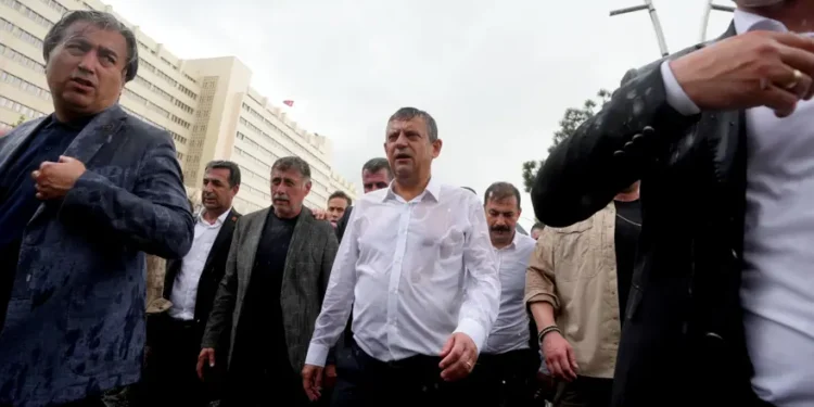 Özgür Özel : “Bundan sonra hep buradayız.”
