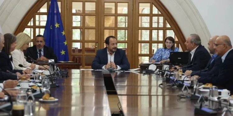 Rum Ulusal Konseyi’nde kritik Kıbrıs zirvesi