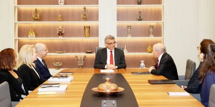 Erhürman, ABD Lefkoşa Büyükelçisi Breslow’la bir araya geldi